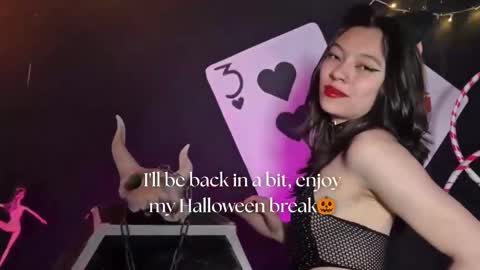   online show from October 31, 12:20 pm