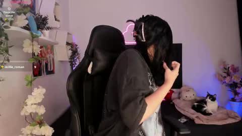 Sara online show from November 17, 11:27 pm