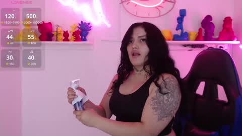 Sari  online show from February 1, 7:45 pm