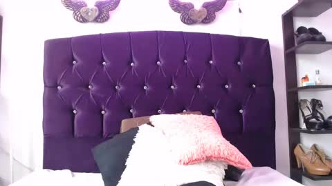 Sara online show from December 5, 6:09 pm