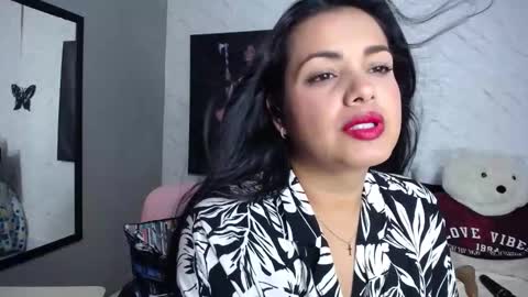 Sarita Tellez online show from November 26, 8:10 pm