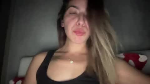 Snapshot of sarrah_rossy chatting on October 25, 10:27 pm Sarrah online show from October 25, 10:27 pm