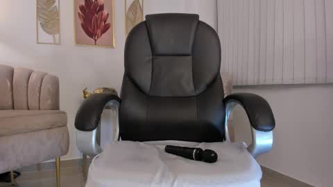 saskia litt online show from November 25, 9:11 am