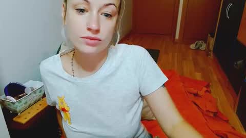 Snapshot of satinqueen90 chatting on October 22, 6:29 am Satinqueen90 online show from October 22, 6:29 am