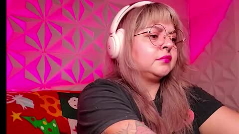 Gina George online show from December 16, 11:32 pm