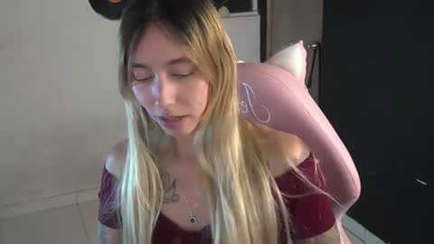 I AM JENN  online show from July 17, 3:22 am