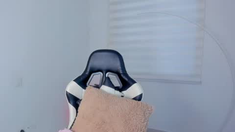 Savannahwildee online show from July 24, 11:30 am
