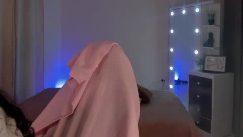 Savannahwildee online show from February 25, 12:05 pm