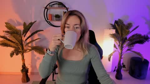 save the qween online show from January 30, 7:18 am