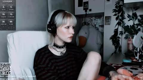 pronoun she. name Mary. age 21. online show from October 19, 6:54 pm