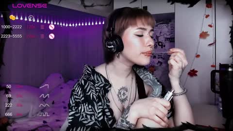 pronoun she. name Mary. age 21. online show from February 2, 6:20 pm