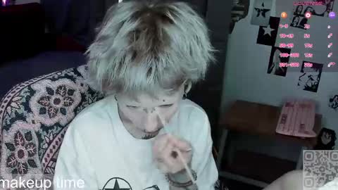 pronoun she. name Mary. age 21. online show from May 19, 5:31 pm