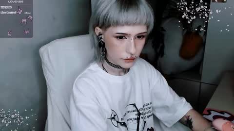 pronoun she. name Mary. age 21. online show from November 4, 6:57 pm