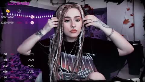 pronoun she. name Mary. age 21. online show from January 19, 9:33 am