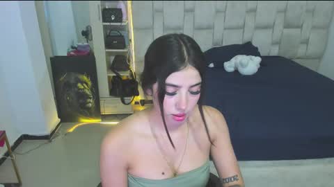 mia online show from November 22, 12:57 am