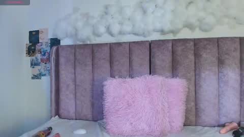 Scarlet  online show from November 12, 4:32 am