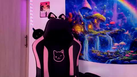 Scarlet online show from December 18, 2:00 pm