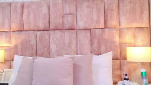 Scarlet Fooxs online show from April 17, 11:56 am