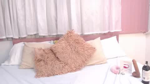 scarlet  online show from November 22, 12:30 pm