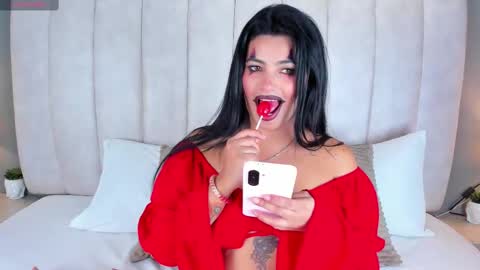 Snapshot of scarletstarr_ chatting on October 22, 5:01 am Scarlet online show from October 22, 5:01 am