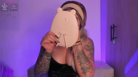 SCARLETT COLLINS online show from October 18, 6:38 am