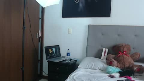 scarleet online show from April 29, 5:40 pm