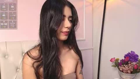 Lauren Scarlett online show from December 5, 5:25 pm