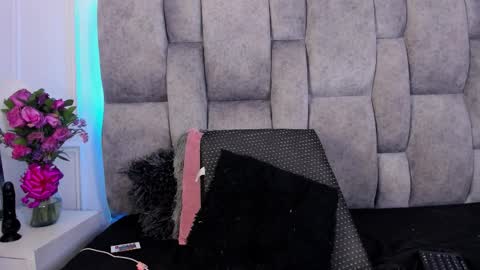 Scarlet  online show from March 11, 11:29 pm