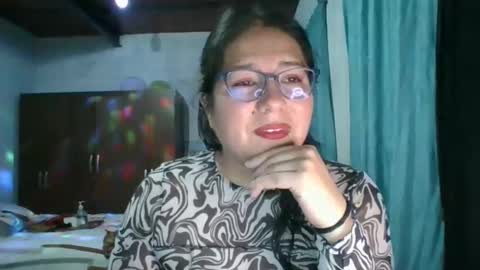 Snapshot of scarlett_widow chatting on October 8, 2:49 am scarlett_widow online show from October 8, 2:49 am