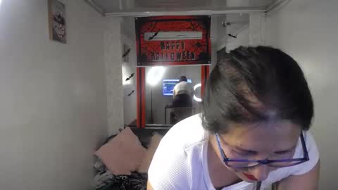 Snapshot of scarlett_widow chatting on October 19, 2:57 am scarlett_widow online show from October 19, 2:57 am
