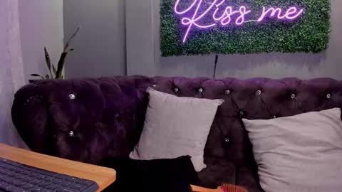 Scarlet online show from November 14, 2:28 pm