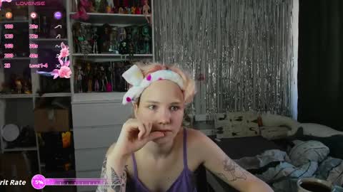 Rina online show from April 6, 7:09 am