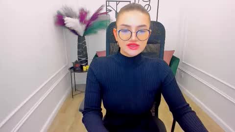 selenaemoore online show from November 6, 4:07 am