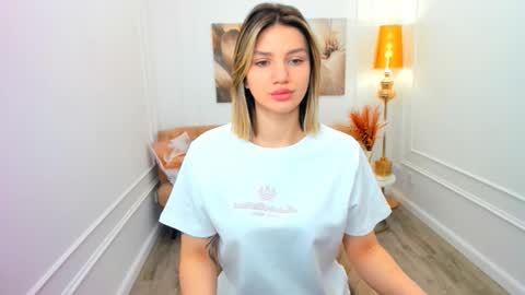 selenaemoore online show from March 30, 6:18 pm