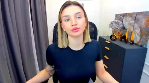 selenaemoore online show from March 25, 3:45 am