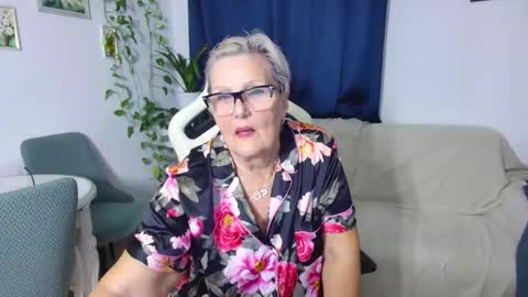 Selenna online show from November 26, 6:31 pm