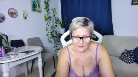 Selenna online show from February 3, 6:34 pm