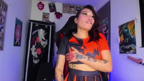 Snapshot of selina_kyl3 chatting on October 2, 11:43 pm  Selinna Kyle  online show from October 2, 11:43 pm
