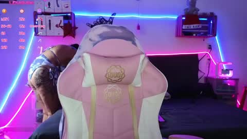 Selvaggia Del Caribe online show from December 18, 5:10 pm