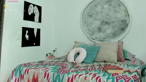 Selyn online show from April 23, 1:46 pm