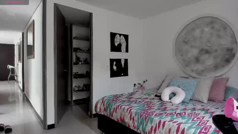 Selyn online show from May 13, 4:35 pm