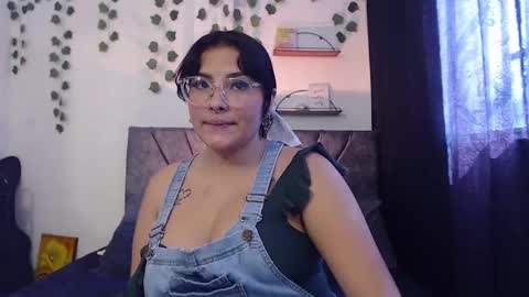 Snapshot of sensual_flame chatting on February 20, 7:30 pm Camille and sophie online show from February 20, 7:30 pm