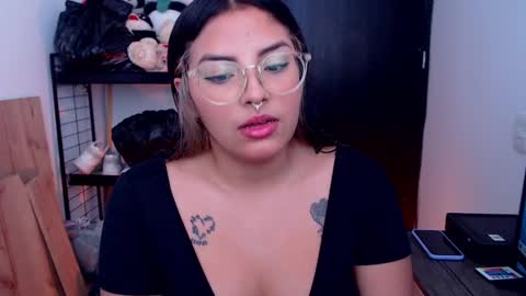 Snapshot of sensual_flame chatting on September 16, 3:20 pm Camille and sophie online show from September 16, 3:20 pm