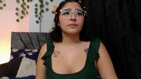 Snapshot of sensual_flame chatting on January 25, 1:21 am Camille and sophie online show from January 25, 1:21 am