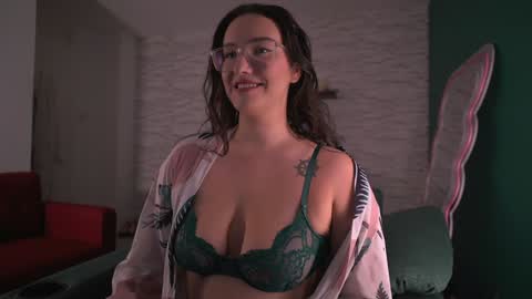 Jasmine online show from December 4, 4:38 pm