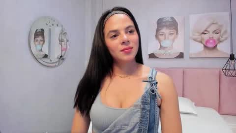 Sophie     online show from December 3, 11:18 pm