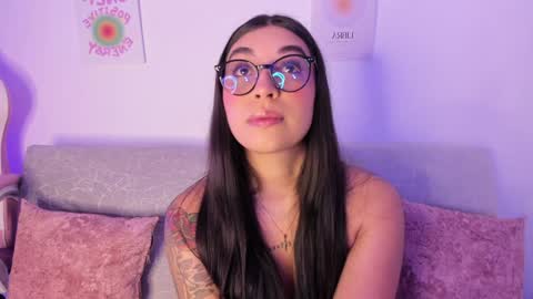 Snapshot of sensualhaven_ chatting on January 3, 11:33 pm sensualhaven_ online show from January 3, 11:33 pm