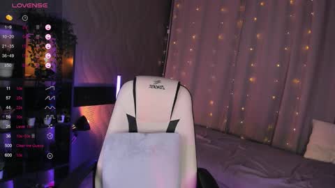 Kiki online show from December 5, 5:25 pm