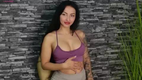 Snapshot of serayalux chatting on October 27, 7:48 am serayalux online show from October 27, 7:48 am