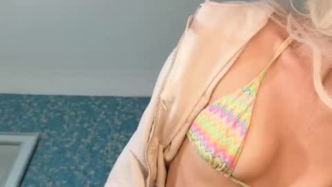 serenexx  your MILF online show from December 3, 8:28 am